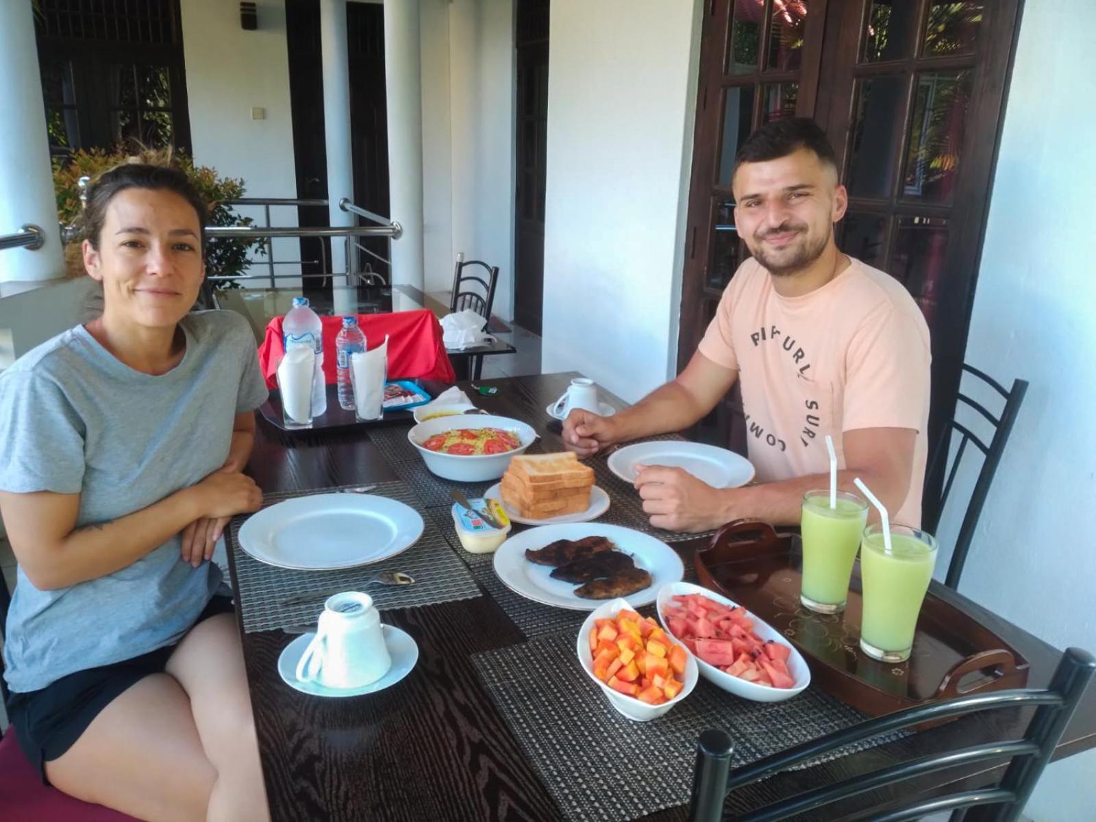 Myr-O Homestay Kombichankulama Esterno foto