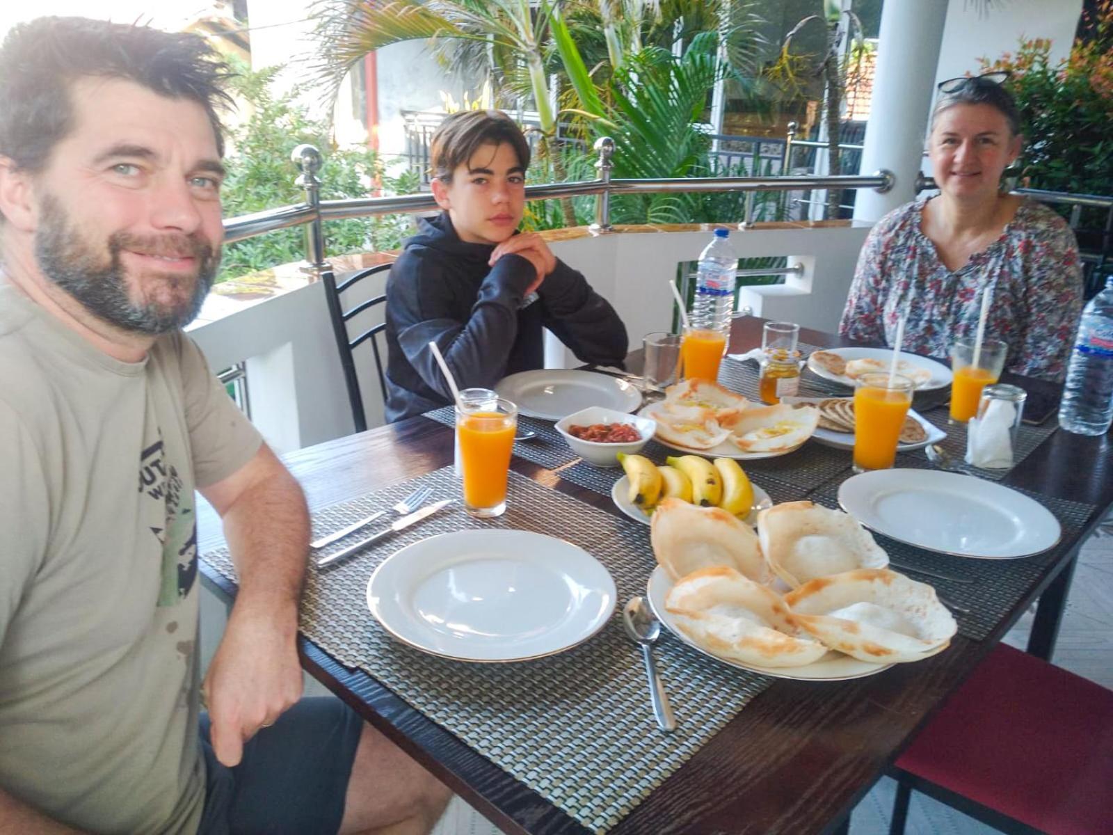 Myr-O Homestay Kombichankulama Esterno foto