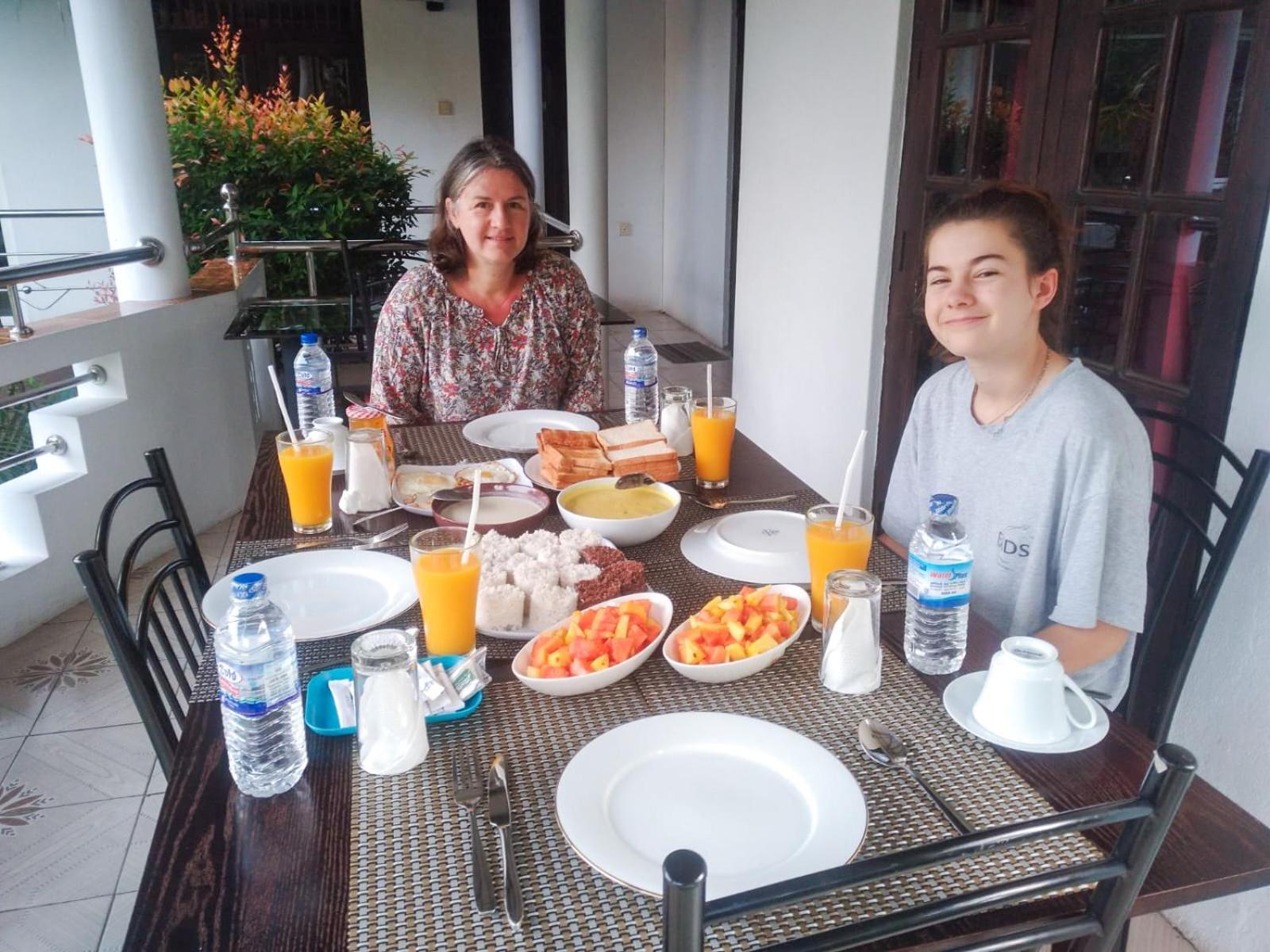 Myr-O Homestay Kombichankulama Esterno foto