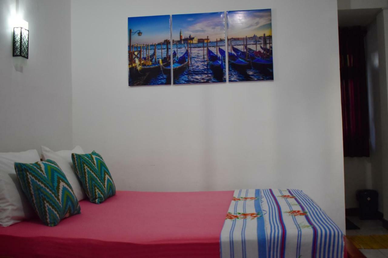 Myr-O Homestay Kombichankulama Esterno foto