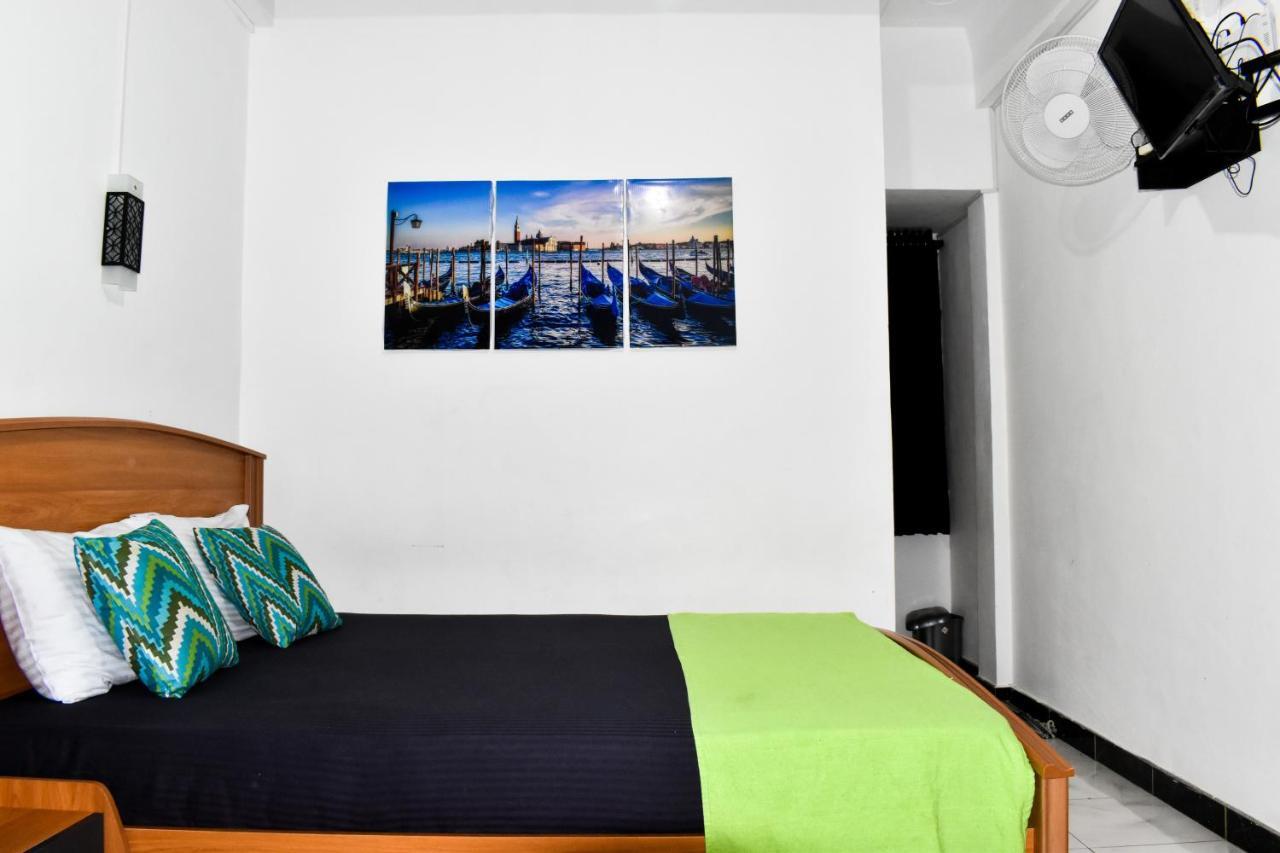 Myr-O Homestay Kombichankulama Esterno foto
